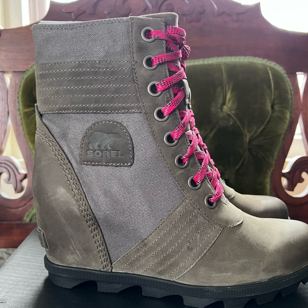 NWT Sorel Lexie Wedge Boot in Quarry